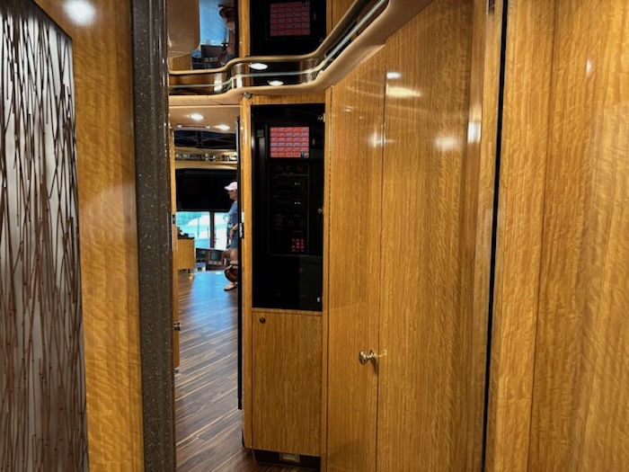 2007 Prevost Featherlite H3-45 For Sale