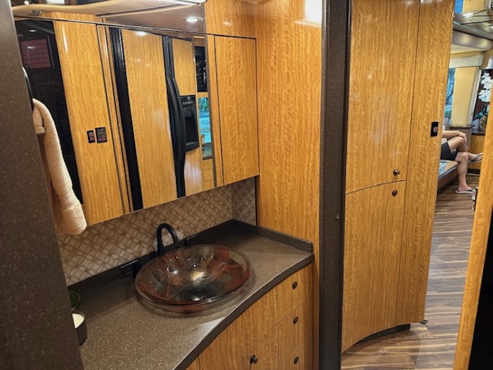 2007 Prevost Featherlite H3-45 For Sale