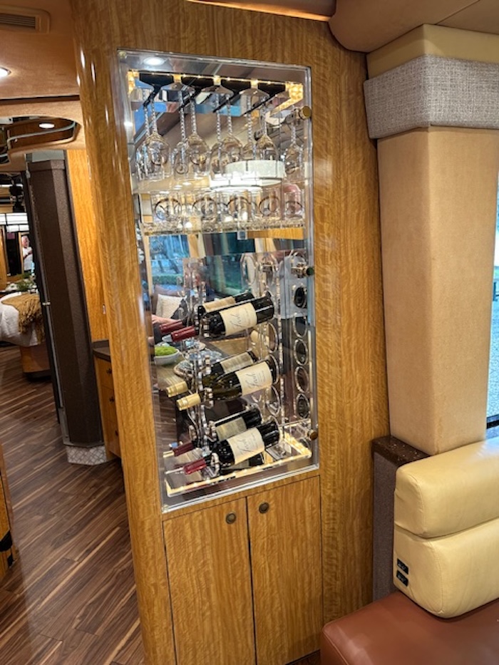 2007 Prevost Featherlite H3-45 For Sale