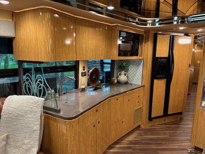 2007 Prevost Featherlite H3-45 For Sale