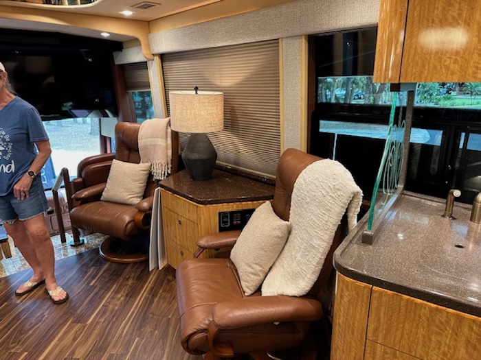2007 Prevost Featherlite H3-45 For Sale