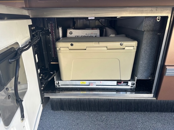 2007 Prevost Featherlite H3-45 For Sale