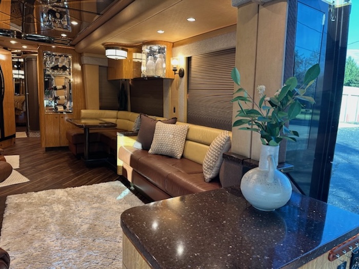 2007 Prevost Featherlite H3-45 For Sale