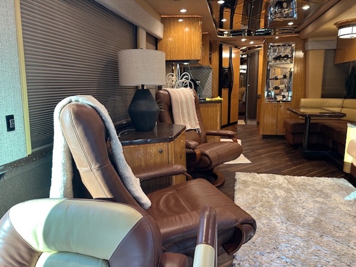 2007 Prevost Featherlite H3-45 For Sale