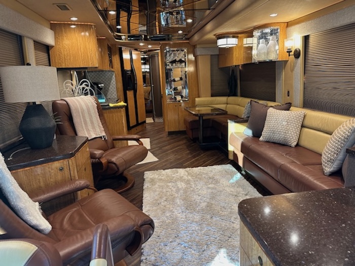 2007 Prevost Featherlite H3-45 For Sale