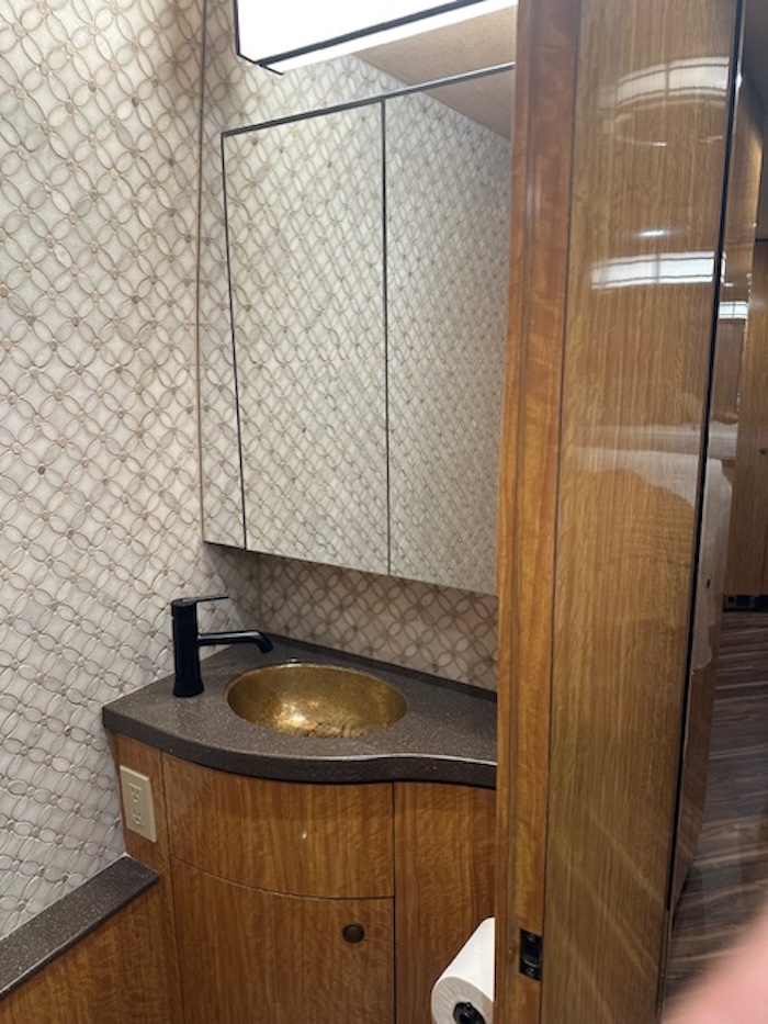 2007 Prevost Featherlite H3-45 For Sale