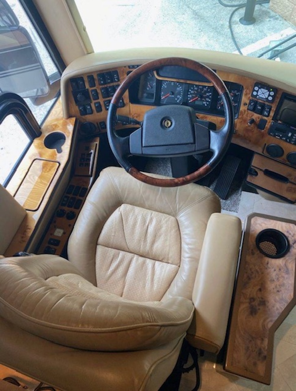 2007 Prevost Featherlite H3-45 For Sale