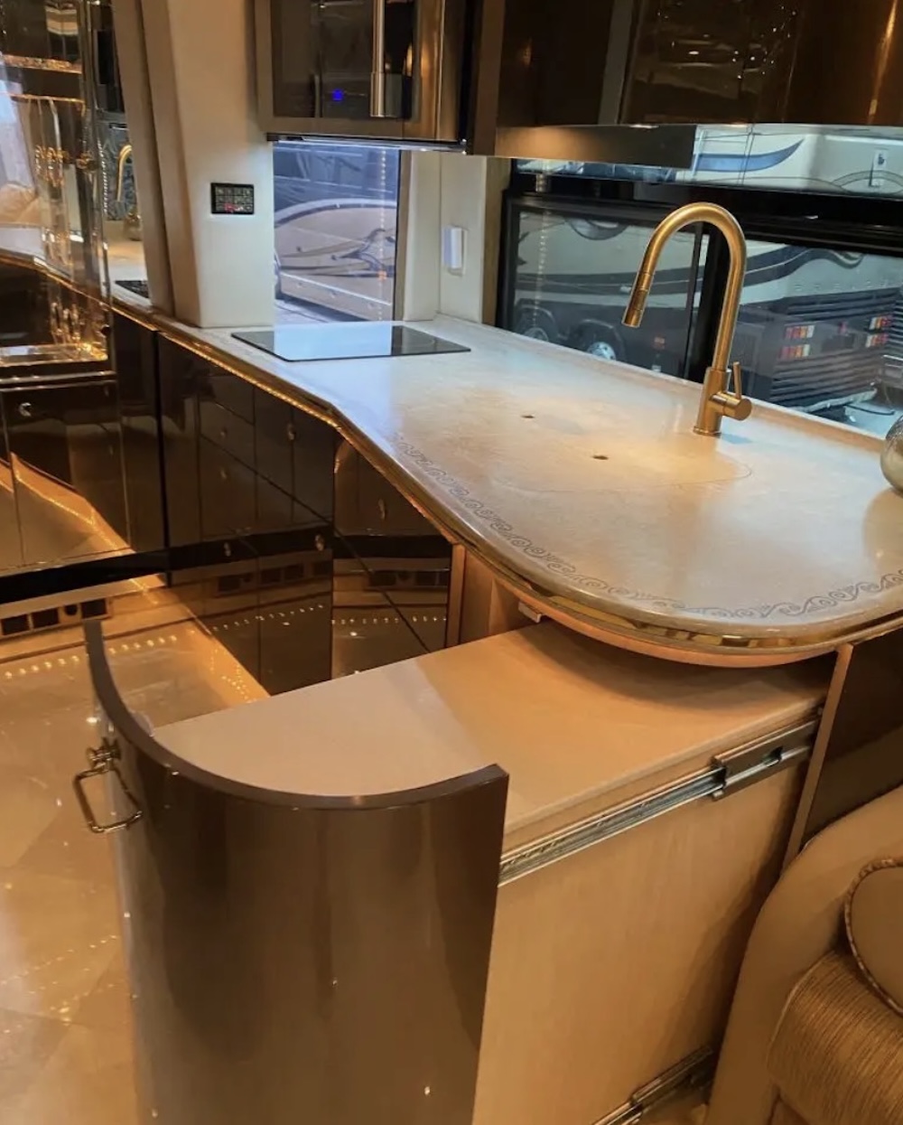 2007 Prevost Featherlite H3-45 For Sale