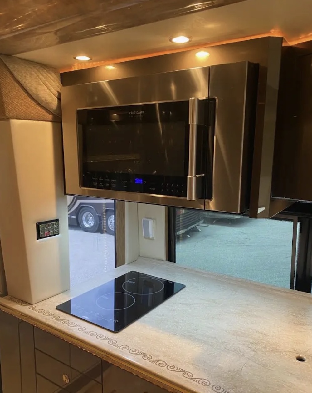 2007 Prevost Featherlite H3-45 For Sale