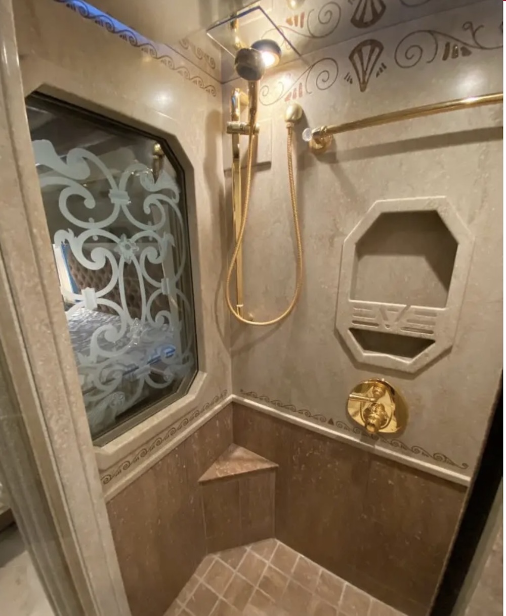 2007 Prevost Featherlite H3-45 For Sale