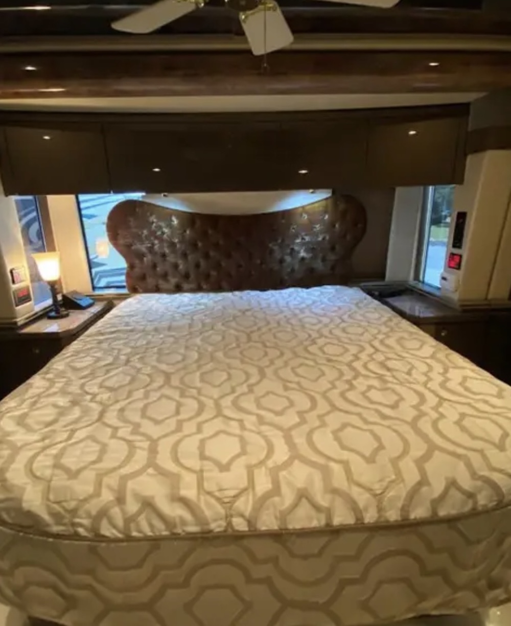 2007 Prevost Featherlite H3-45 For Sale