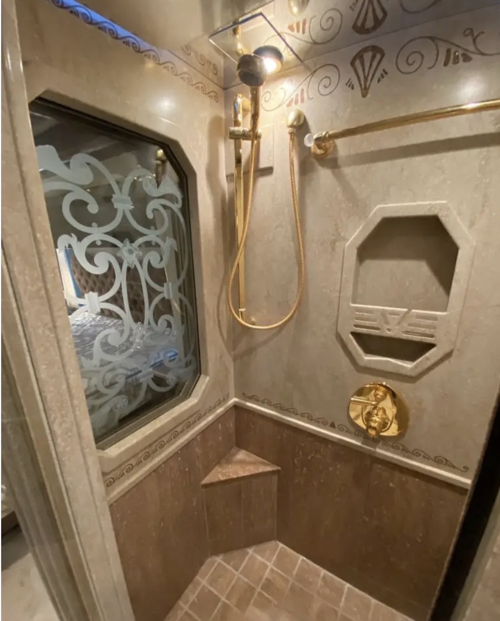 2007 Prevost Featherlite H3-45 For Sale