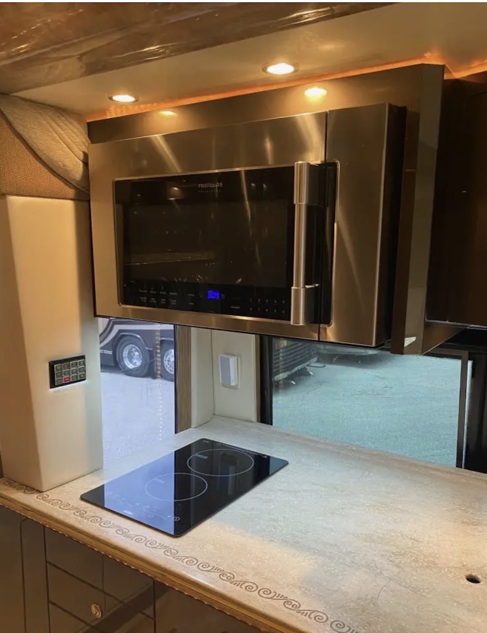 2007 Prevost Featherlite H3-45 For Sale