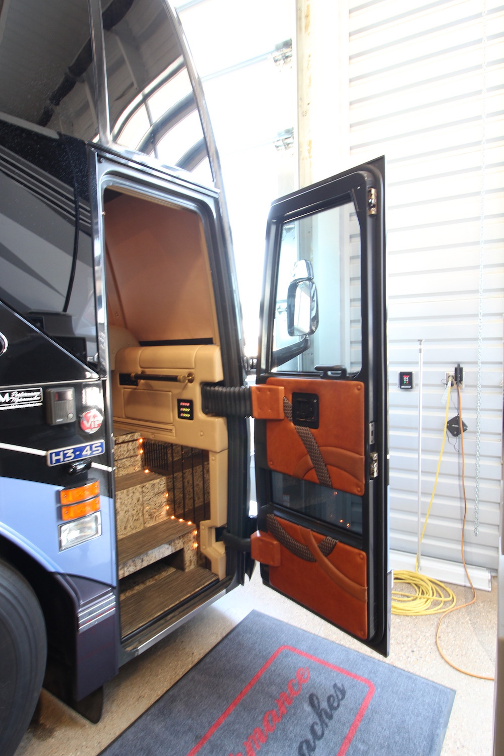 2007 Prevost Featherlite H3-45 For Sale