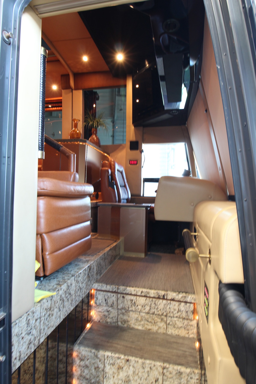 2007 Prevost Featherlite H3-45 For Sale