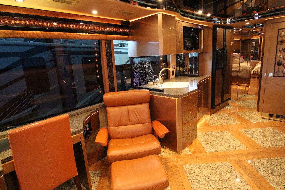 2007 Prevost Featherlite H3-45 For Sale