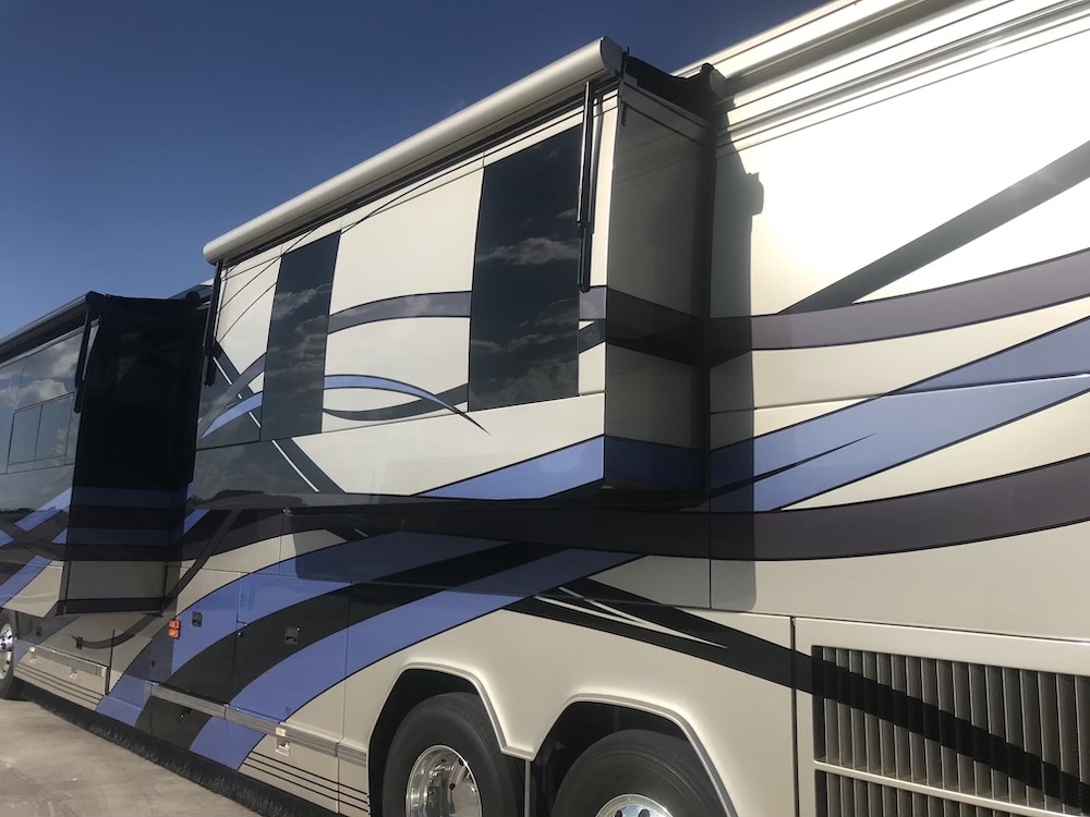 2007 Prevost Featherlite H3-45 For Sale