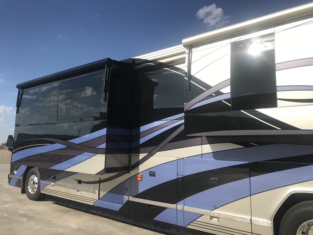 2007 Prevost Featherlite H3-45 For Sale