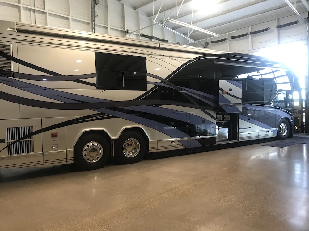 2007 Prevost Featherlite H3-45 For Sale