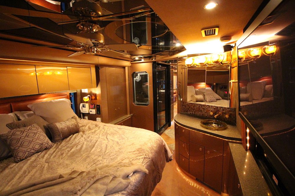 2007 Prevost Featherlite H3-45 For Sale