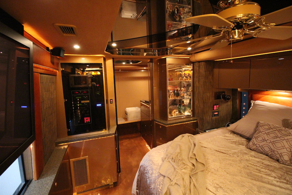 2007 Prevost Featherlite H3-45 For Sale