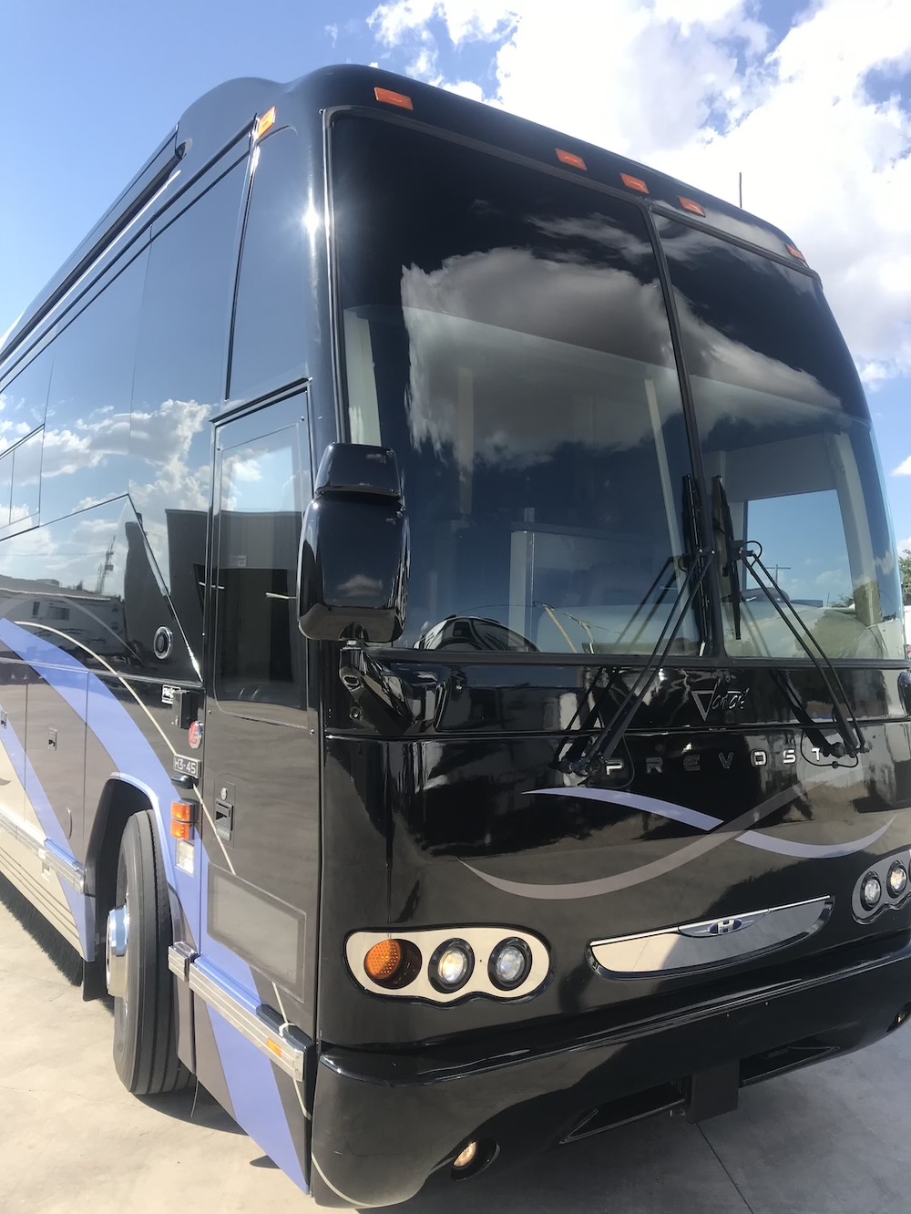 2007 Prevost Featherlite H3-45 For Sale