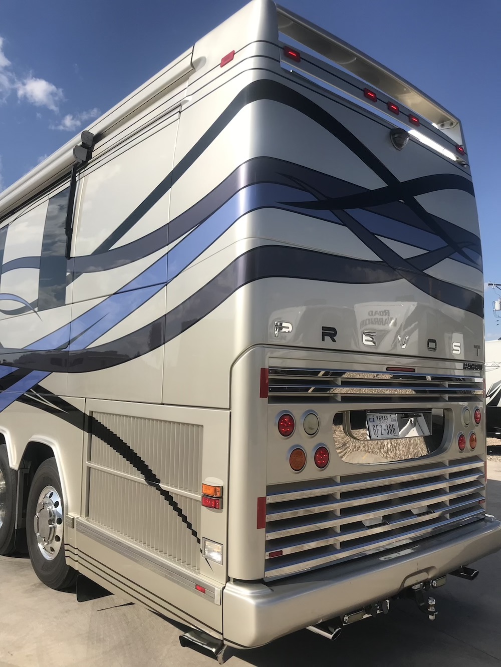 2007 Prevost Featherlite H3-45 For Sale