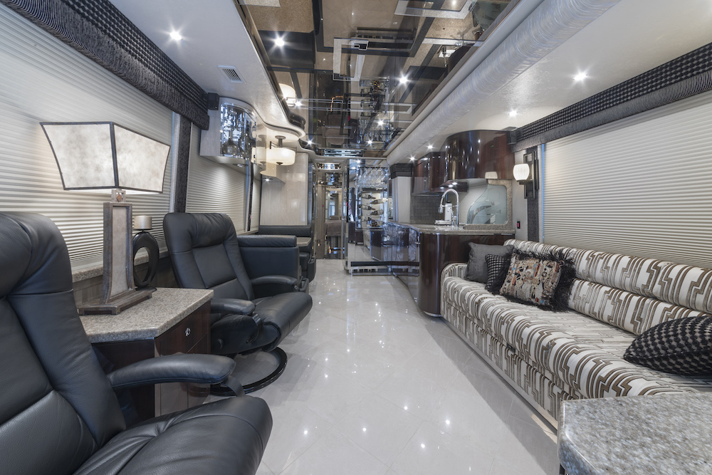 2007 Prevost Featherlite H3-45 For Sale