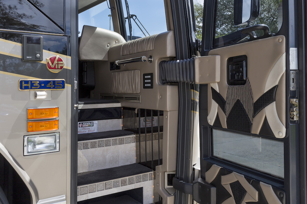 2007 Prevost Featherlite H3-45 For Sale