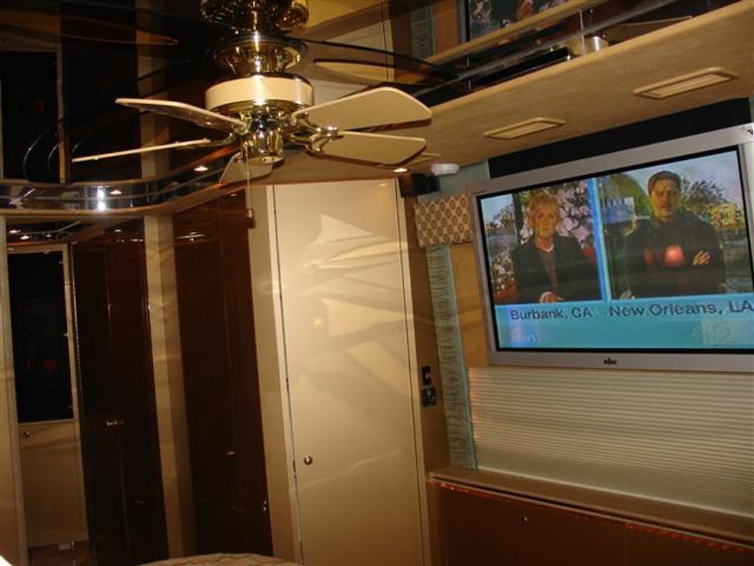 2007 Prevost Featherlite H3-45 For Sale