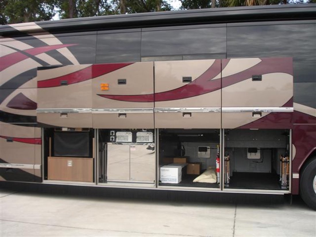 2007 Prevost Featherlite H3-45 For Sale