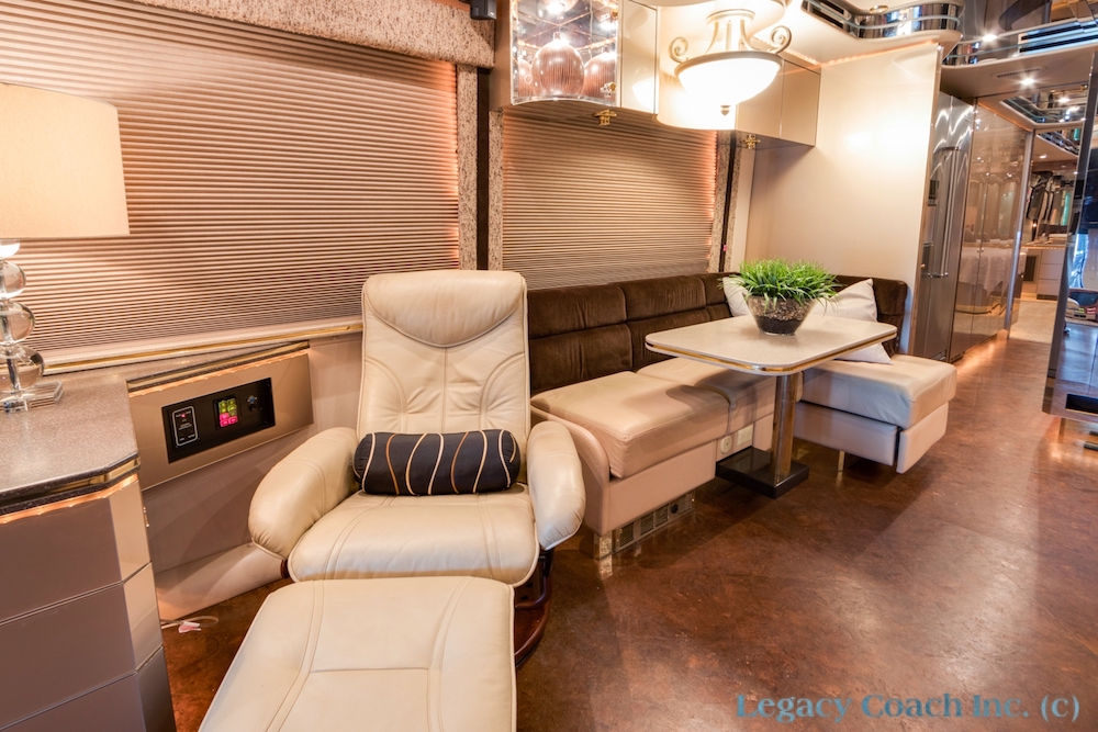 2007 Prevost Featherlite H3-45 For Sale