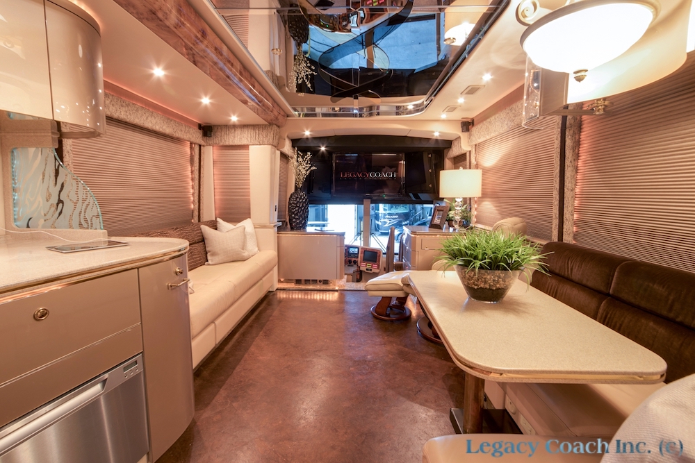 2007 Prevost Featherlite H3-45 For Sale