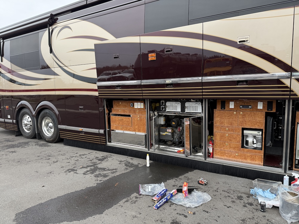 2007 Prevost Featherlite H3-45 For Sale