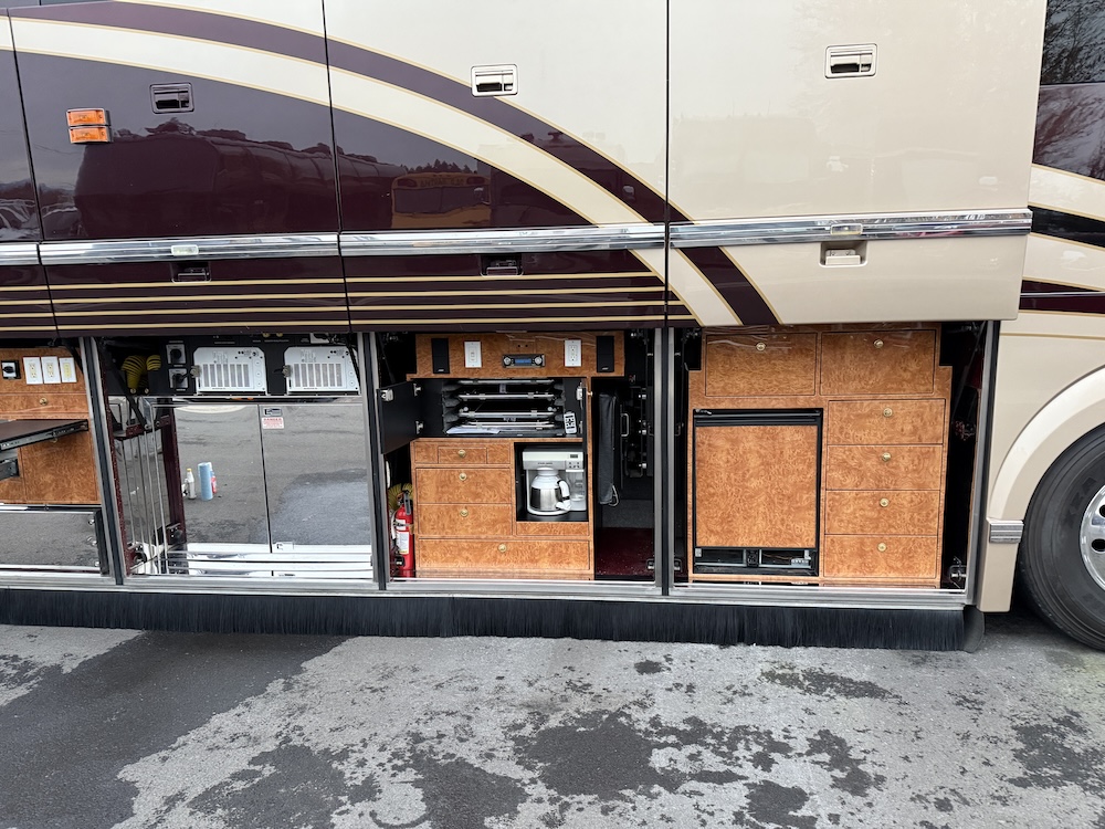 2007 Prevost Featherlite H3-45 For Sale