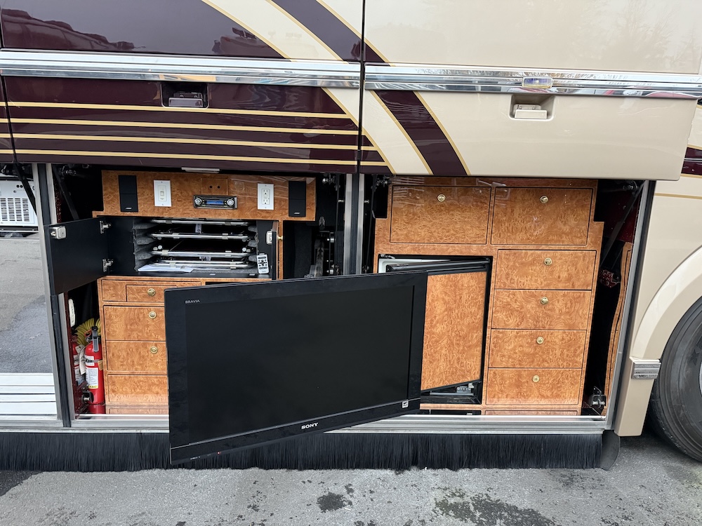 2007 Prevost Featherlite H3-45 For Sale