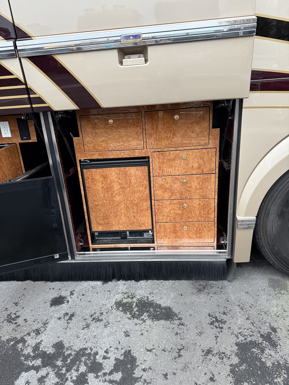 2007 Prevost Featherlite H3-45 For Sale