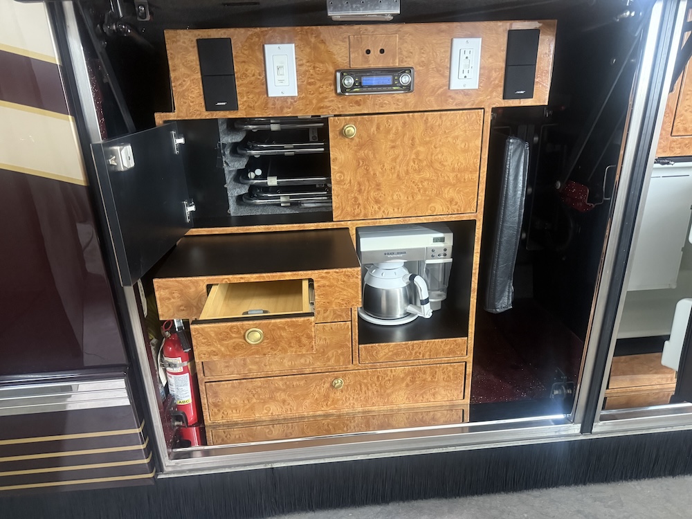 2007 Prevost Featherlite H3-45 For Sale