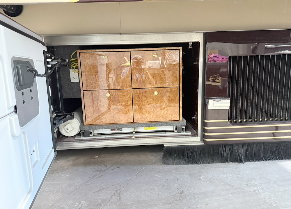 2007 Prevost Featherlite H3-45 For Sale