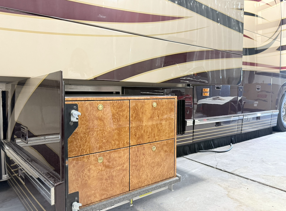 2007 Prevost Featherlite H3-45 For Sale