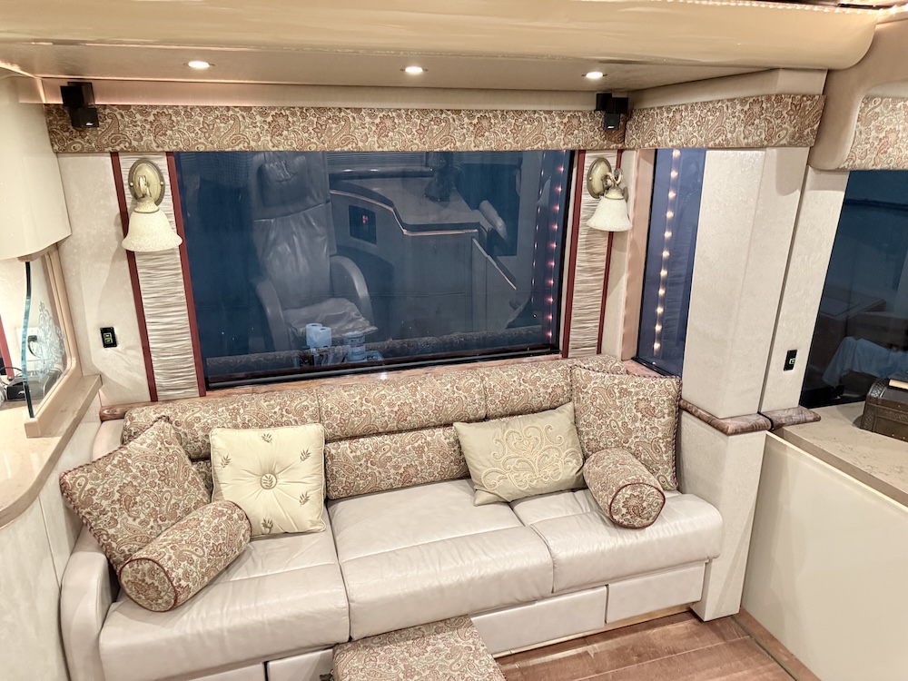 2007 Prevost Featherlite H3-45 For Sale