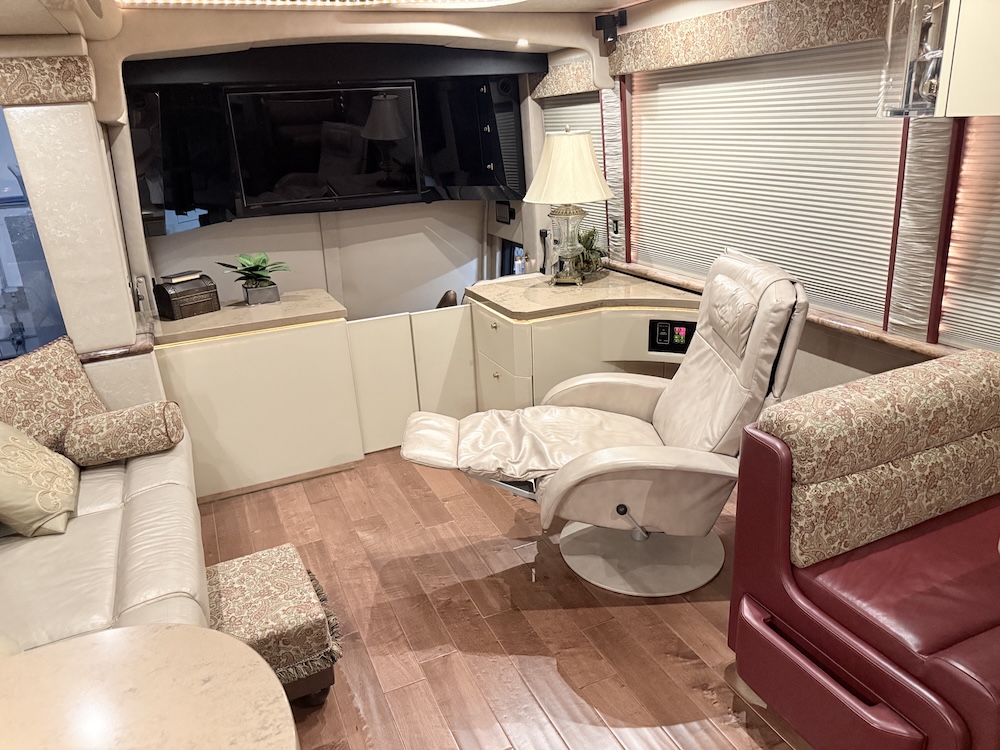2007 Prevost Featherlite H3-45 For Sale