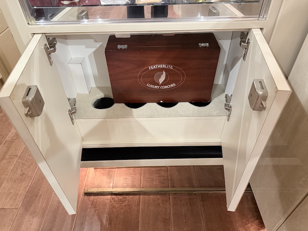 2007 Prevost Featherlite H3-45 For Sale