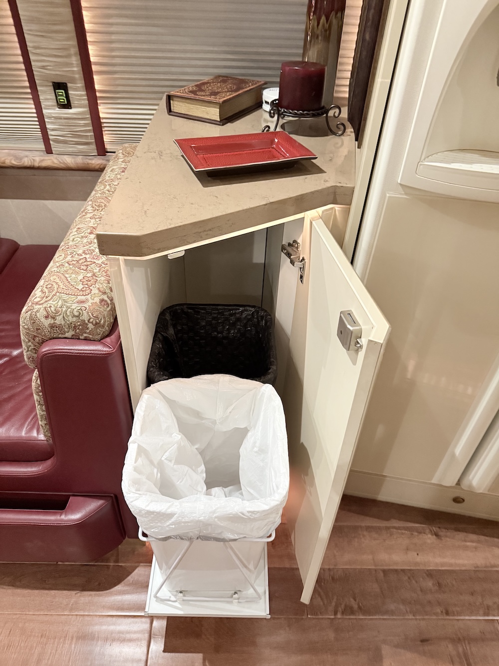 2007 Prevost Featherlite H3-45 For Sale