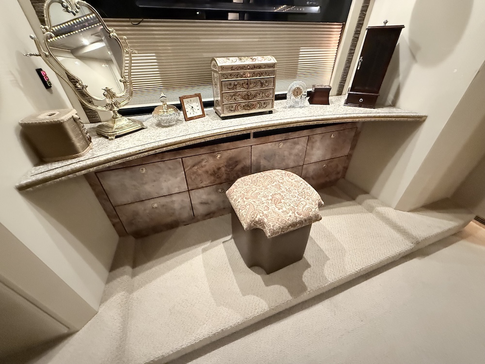 2007 Prevost Featherlite H3-45 For Sale