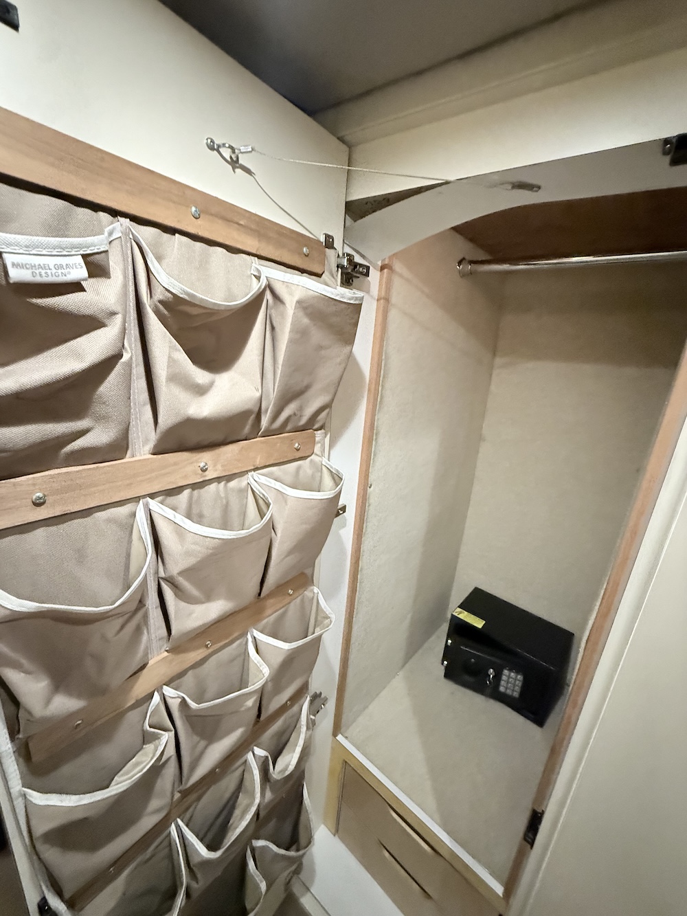 2007 Prevost Featherlite H3-45 For Sale