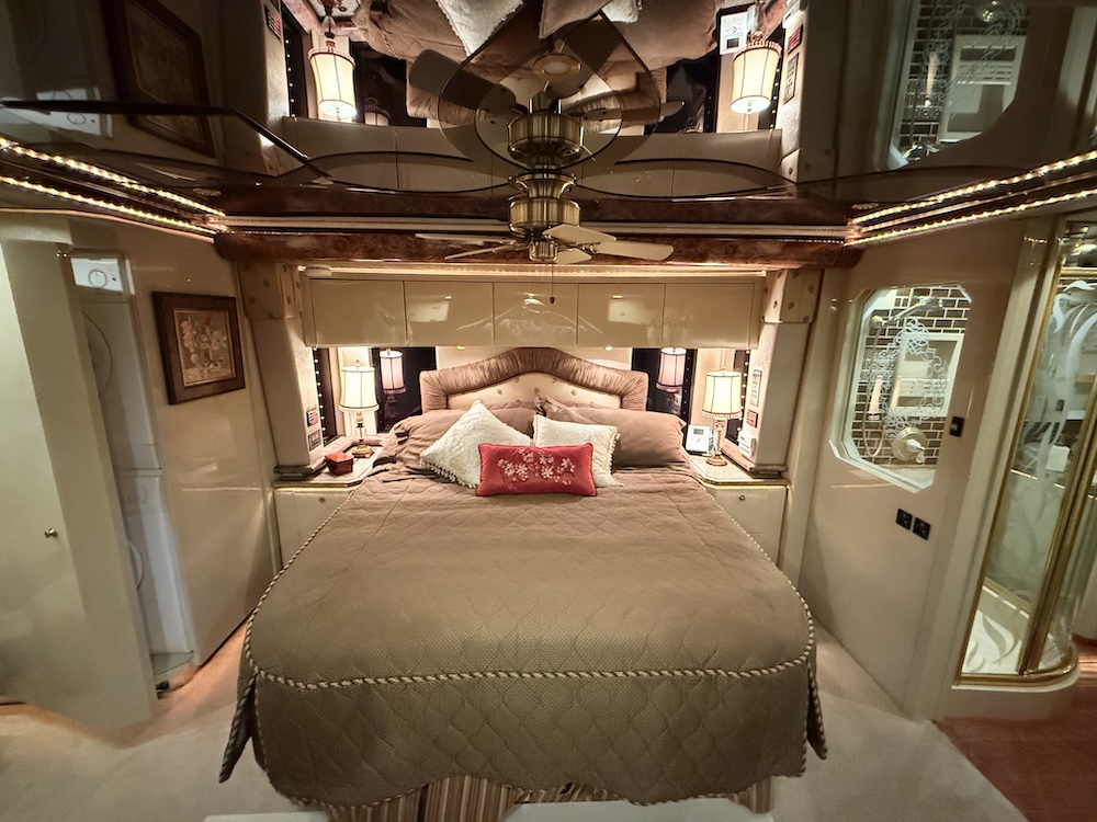 2007 Prevost Featherlite H3-45 For Sale