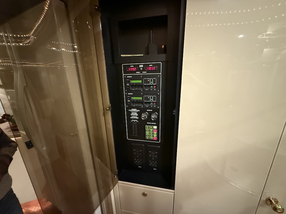 2007 Prevost Featherlite H3-45 For Sale