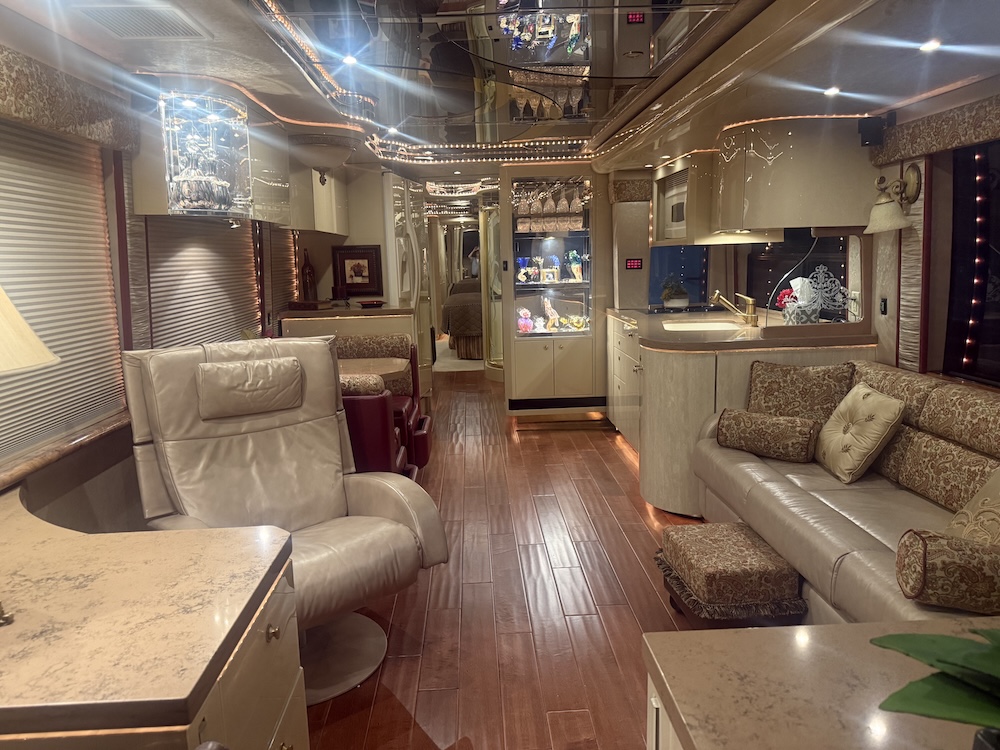 2007 Prevost Featherlite H3-45 For Sale