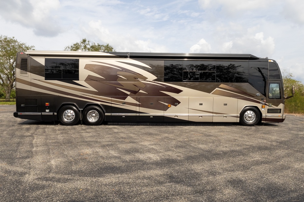 2007 Prevost Featherlite H3-45 For Sale